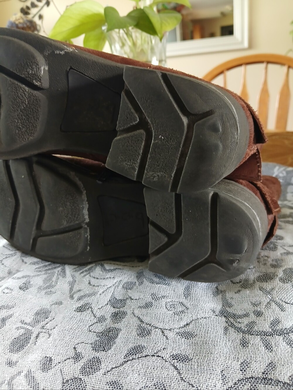 b.o.c. Women's Size 7.5 Suede Ankle Boots — Brown - Picture 8 of 9